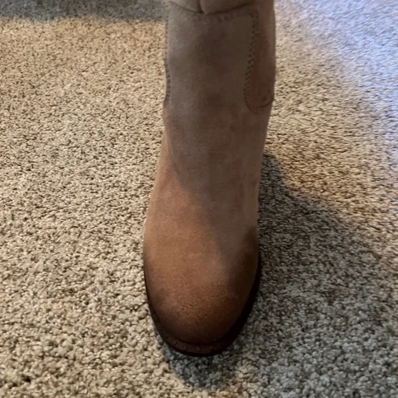 Boots - Tan Suede Splendid boots. Size 7 1/2. Like New. True to size. - Picture 7 of 16